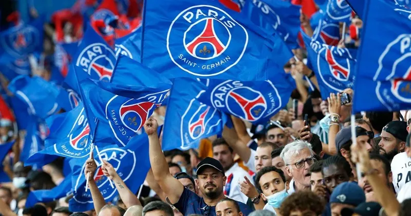 Đội bóng Paris Saint-Germain trên sân cỏ
