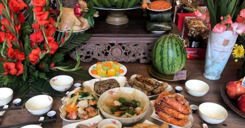 Mâm cúng giao thừa ngoài trời bảo vệ môi trường