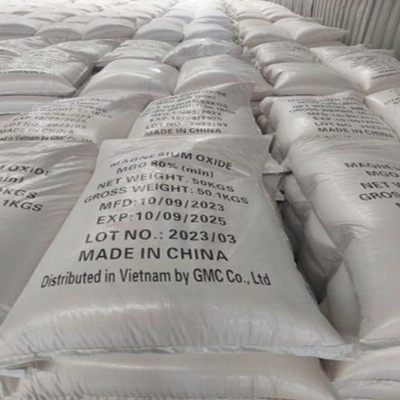 Hạt Magie Oxit (MgO) phản ứng với nước tạo thành Magie Hydroxit (Mg(OH)2) không tan