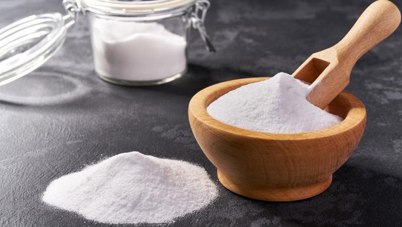 Minh hoa phan ung hoa hoc tao bot cua baking soda NaHCO3 khi ket hop voi axit giup lam sach.
