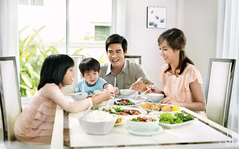 Gia đình hòa thuận vui vẻ với con cái