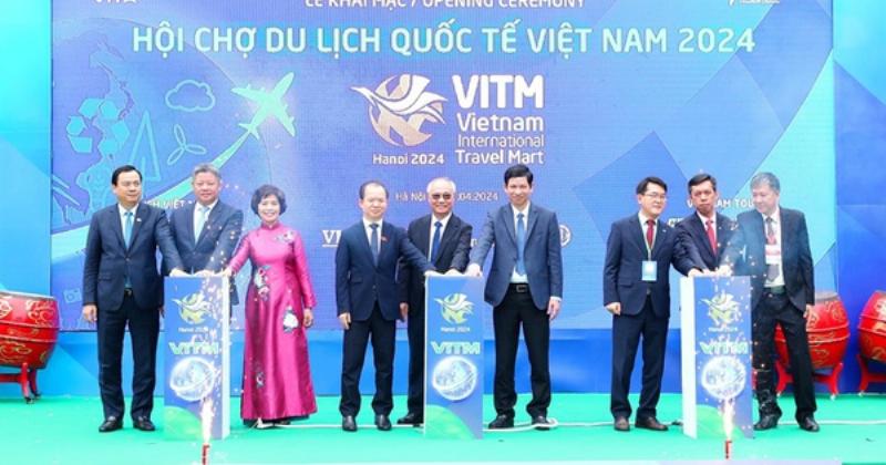 Hình ảnh người sinh ngay 12/4 tham gia cac hoat dong bao ve moi truong trong cong dong