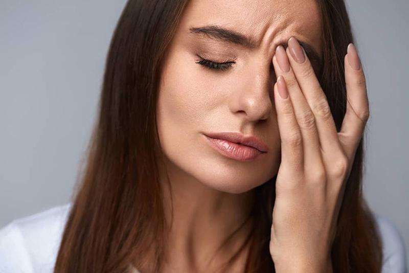 Hiểu rõ cả nguyên nhân khoa học và quan niệm dân gian về hiện tượng giật mắt trái ở nữ.