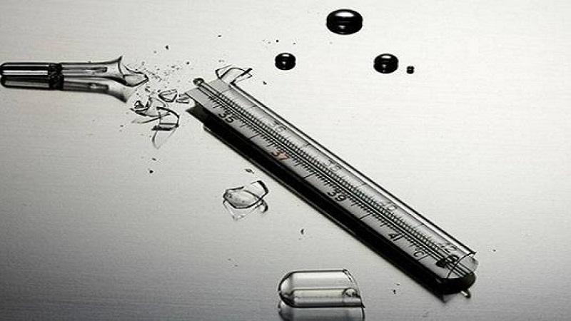 Hình ảnh thủy ngân lỏng trong một ống nghiệm hoặc nhiệt kế, minh họa trạng thái lỏng độc đáo của kim loại này ở nhiệt độ phòng.