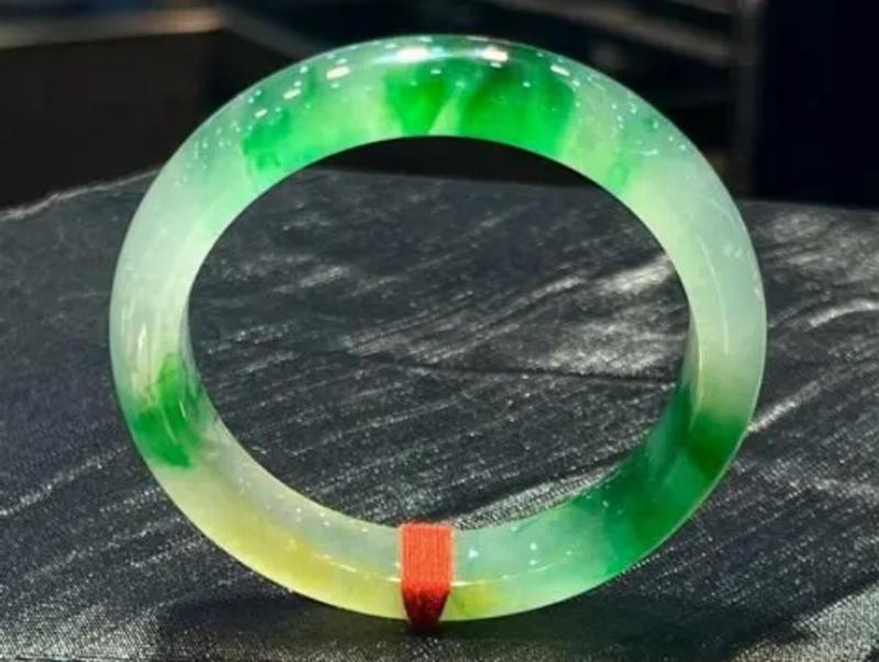 Cách bảo quản ngọc phỉ thúy để giữ vẻ đẹp và độ bền dài lâu.
