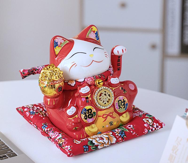 Các biểu tượng mèo vàng may mắn và phúc lộc trong văn hóa Á Đông