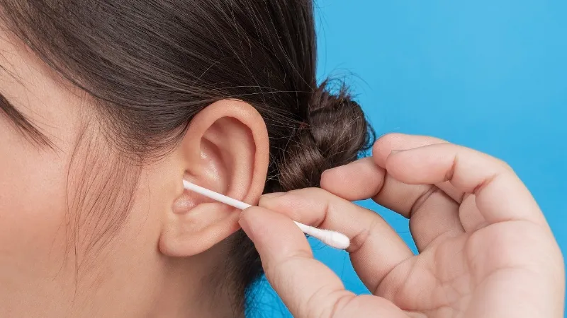 Minh họa giải mã điềm báo ngứa tai trái nữ dựa trên các khung giờ