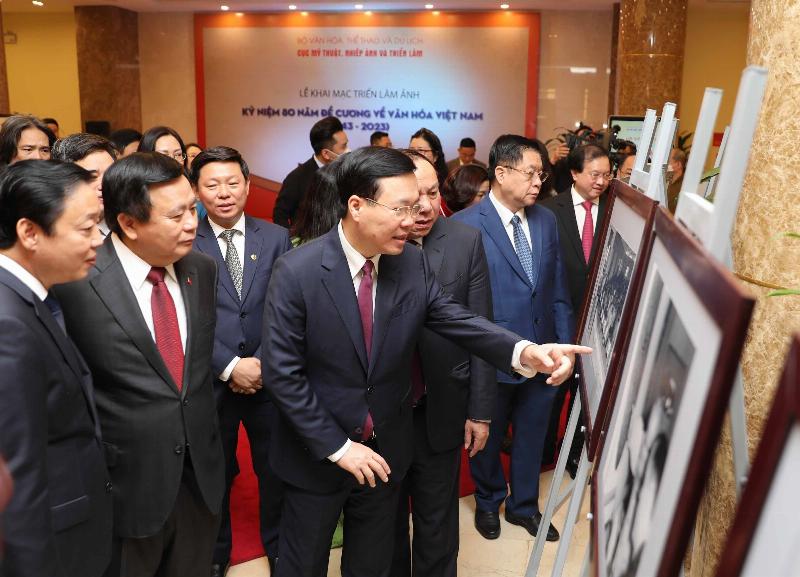 Tử vi Đinh Sửu 2023: Hình ảnh biểu tượng cho sự hài hòa giữa con người và thiên nhiên, nhấn mạnh việc sống thuận theo quy luật tự nhiên để đạt được cân bằng, phù hợp với vận mệnh theo Tử vi.