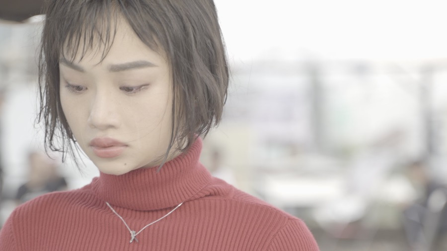 Miu Lê với hình ảnh khác lạ trong MV 'Giá như cô ấy chưa xuất hiện', thể hiện tâm trạng buồn