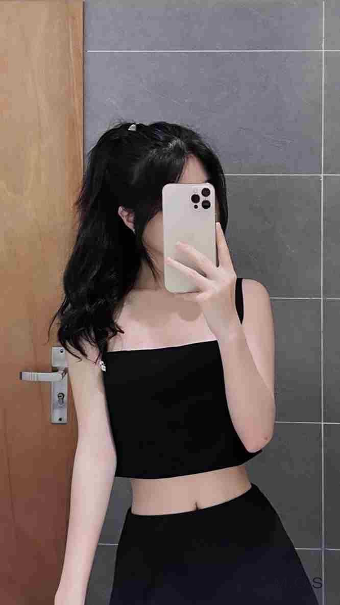 Gái xinh che mặt bằng điện thoại, chụp ảnh tự sướng kín đáo
