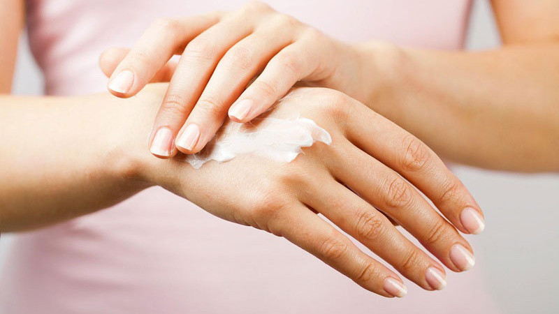 Thuốc corticosteroide dạng gel điều trị viêm da do bọ xít tiểu