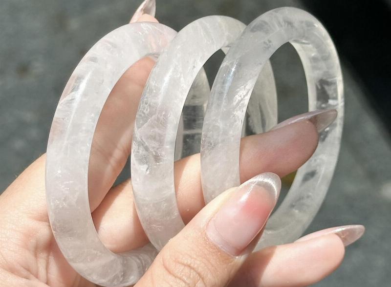 Hướng dẫn cách chọn và sử dụng thạch anh trắng phù hợp với mệnh và mục đích phong thủy