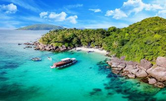 Toàn cảnh phường Dương Đông, trung tâm hành chính sầm uất của đảo Phú Quốc.