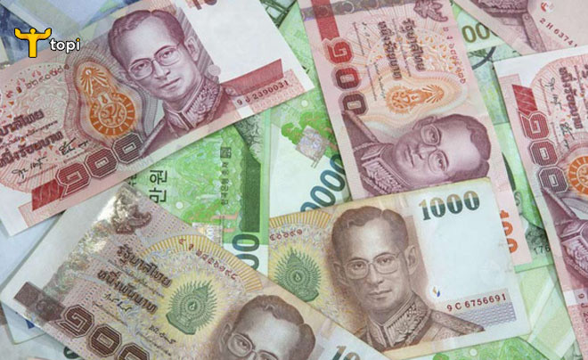 Cảnh đường phố Hà Trung, địa điểm đổi tiền Baht Thái quen thuộc tại Hà Nội