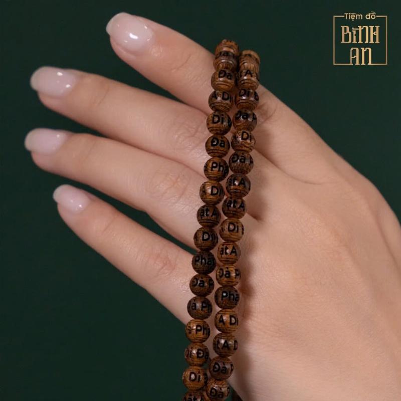 Nữ đeo chuỗi hạt trầm hương mang lại bình an, năng lượng tích cực và may mắn trong cuộc sống
