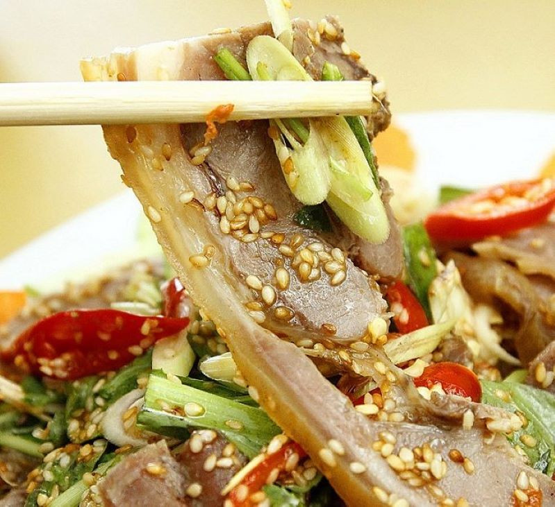 Món dê xào lăn độc đáo với bì thịt giòn sần sật, đậm đà hương vị núi rừng
