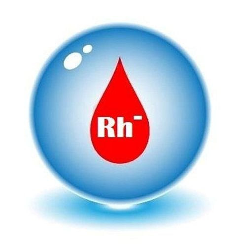 Hình ảnh người phụ nữ và bác sĩ, tượng trưng cho những người mang nhóm máu Rh- cần sự tư vấn y tế chuyên sâu về nhóm máu hiếm