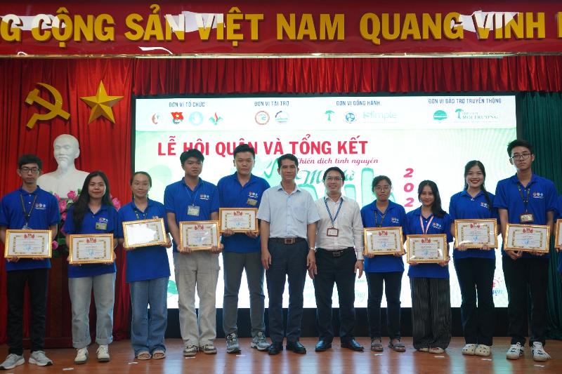 Gia đình và môi trường xanh gắn kết qua ý nghĩa tên Nhi