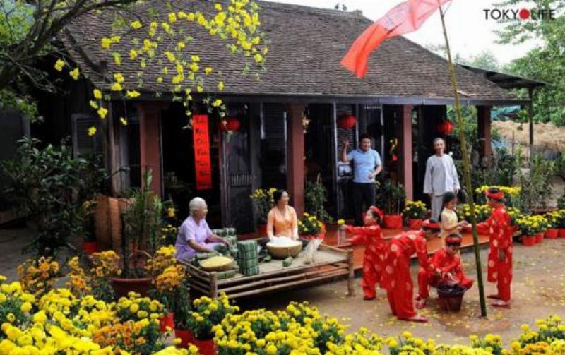 Mọi người cùng nhau dọn dẹp nhà cửa và môi trường xung quanh đón Tết xanh, sạch đẹp