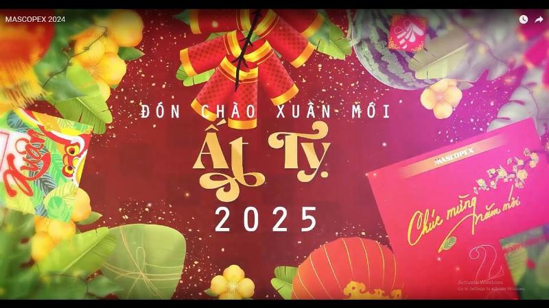 Tử vi sự nghiệp tài lộc năm Quý Mão, hình ảnh người đang phân tích biểu đồ tài chính