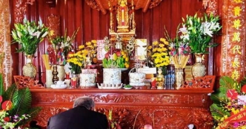 Bài khấn mùng 1 và ý nghĩa tâm linh sâu sắc đối với người Việt Nam