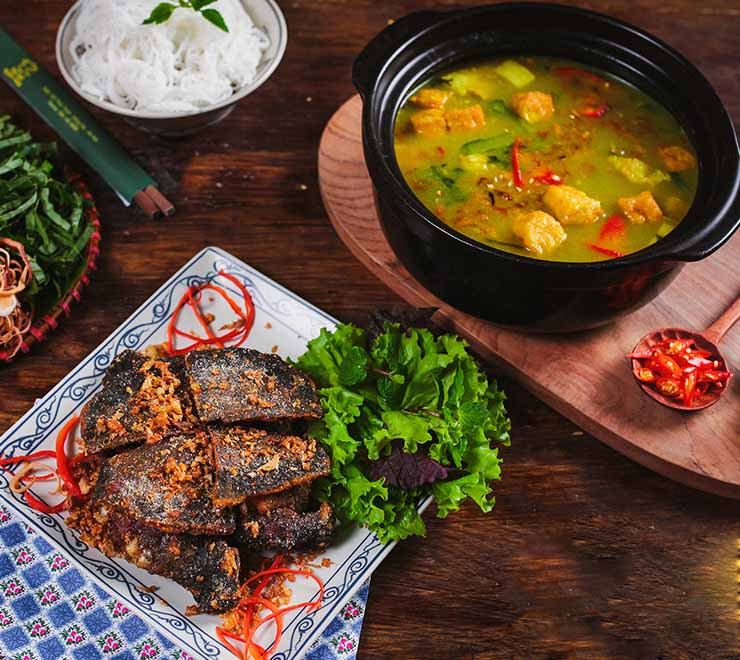 Món ba ba om chuối đậu nóng hổi, trình bày đẹp mắt trong tô