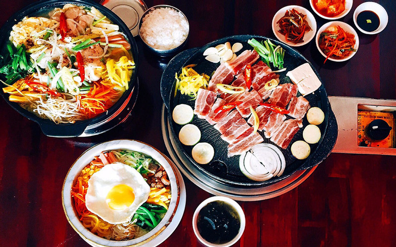 Không gian trang nhã và thực đơn lẩu nướng hải sản tươi ngon tại Dae Jang Geum Quận 1.