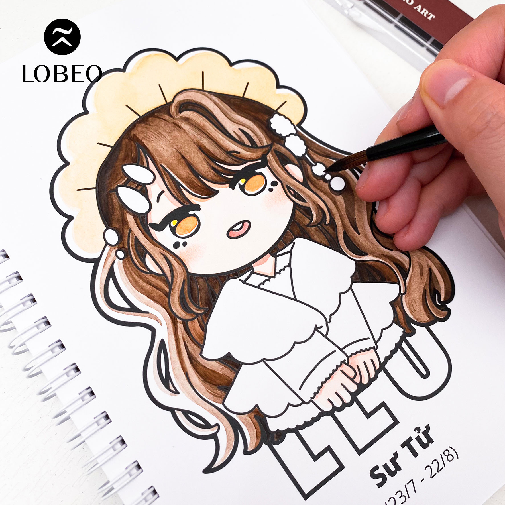 Tranh tô màu anime cô gái với mái tóc dài uốn lượn và biểu cảm mơ màng