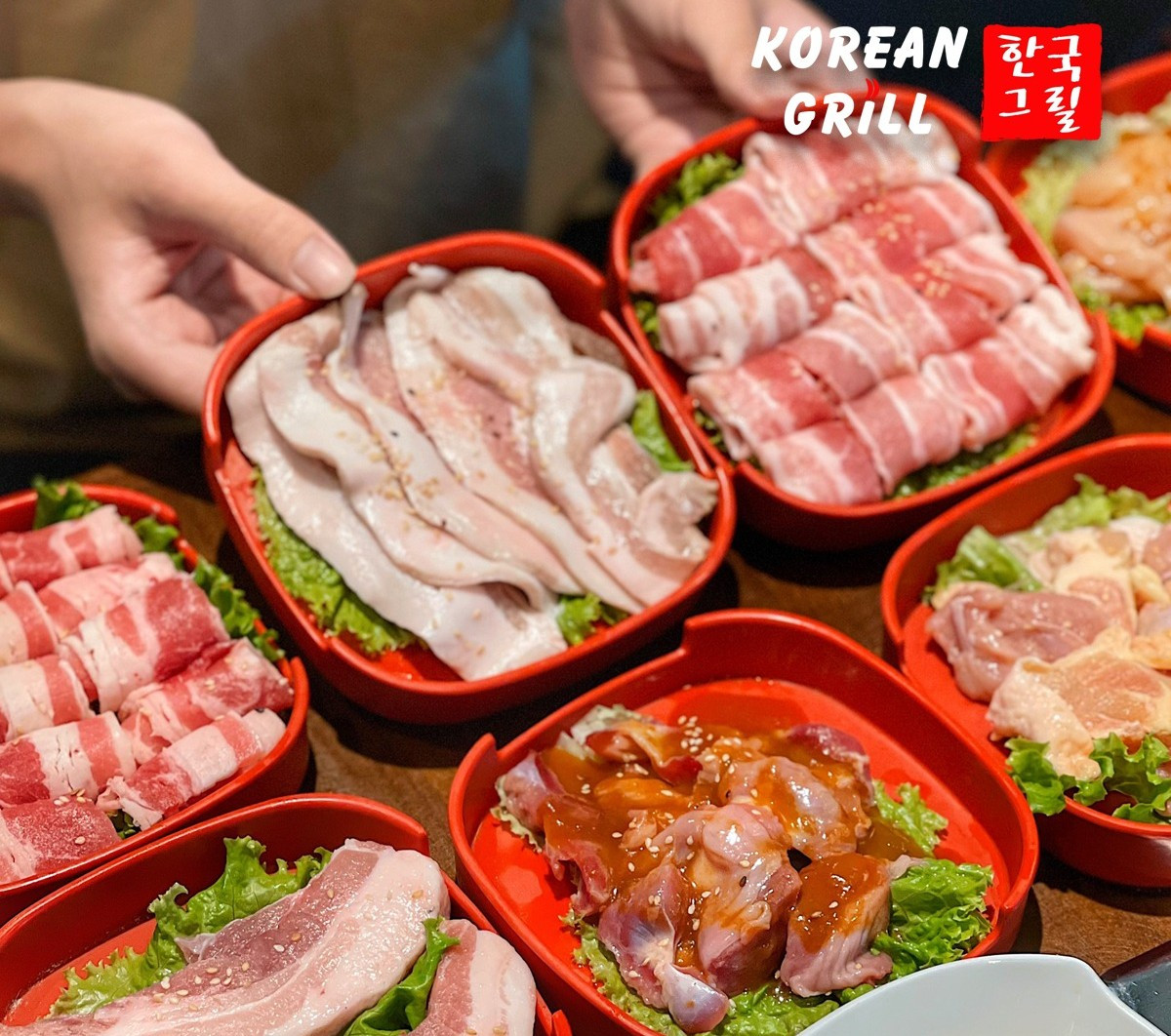 Menu buffet phong phú và món ăn chuẩn vị Hàn tại Buzza BBQ, Korean Hot Foods.