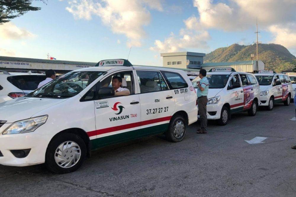 Gọi đến hotline 0254.3.27.27.27 khi có nhu cầu đặt xe tổng đài taxi Vinasun Bà Rịa