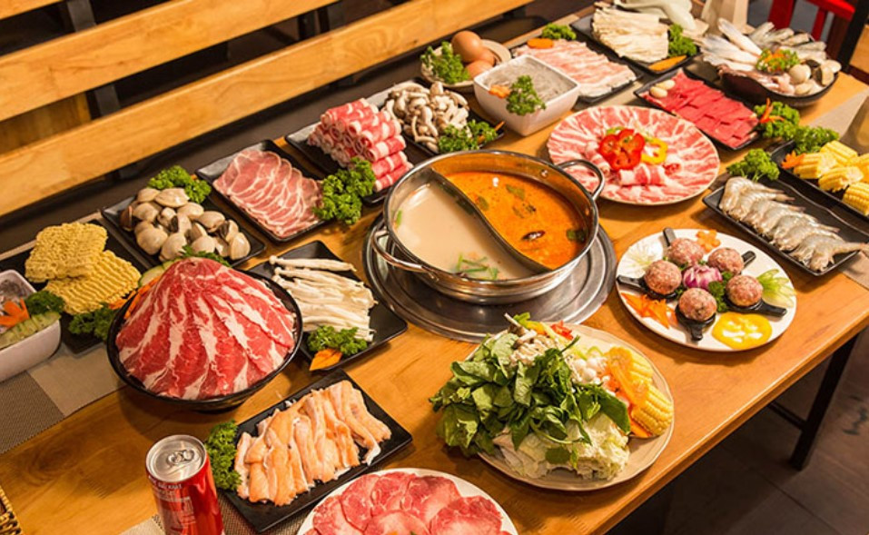 Món nướng từ bò cao cấp và các món ăn đa dạng tại Taka BBQ.