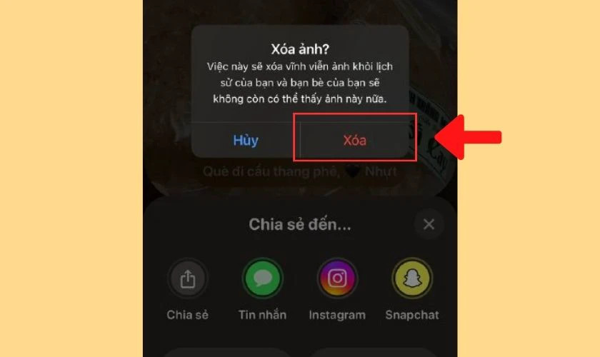 Xác nhận xóa ảnh trên Locket bằng nút Xóa để hoàn tất thao tác