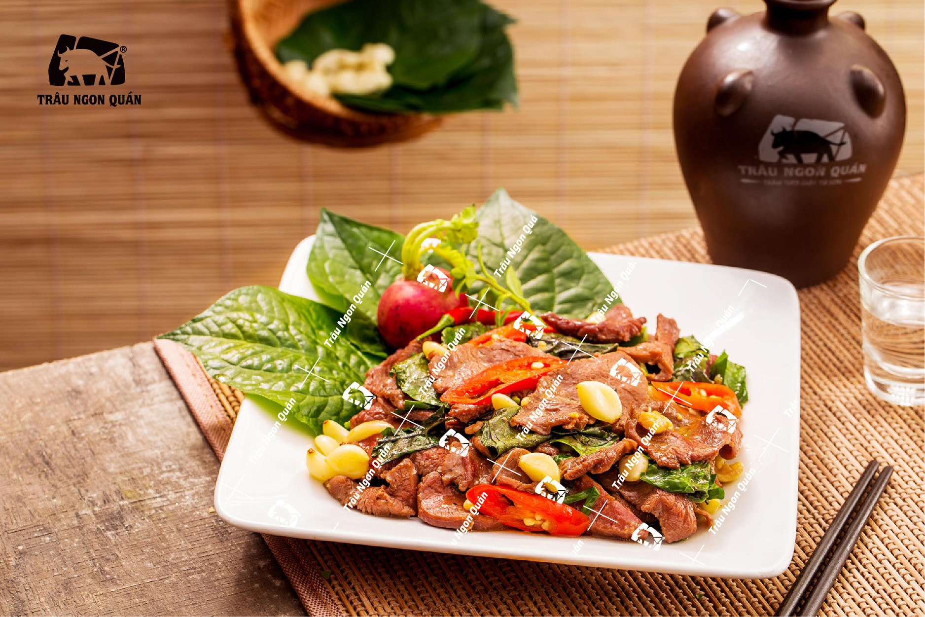 Trâu xào lá lốt thơm lừng, đậm đà vị tỏi ớt
