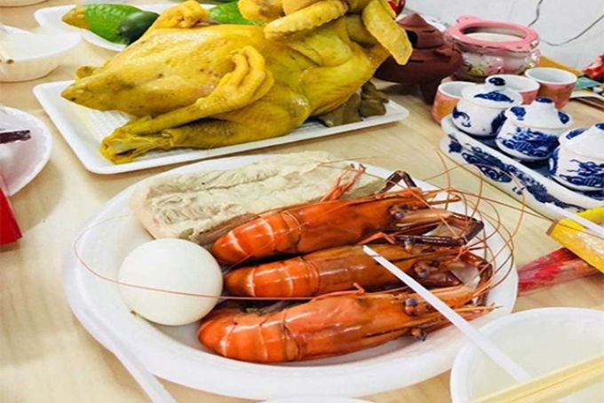 Bộ tam sên cúng với 1 quả trứng luộc, tượng trưng cho Thiên