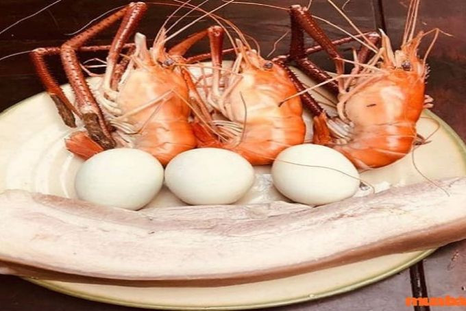Bộ tam sên cúng với 3 quả trứng luộc, mang ý nghĩa sinh sôi may mắn