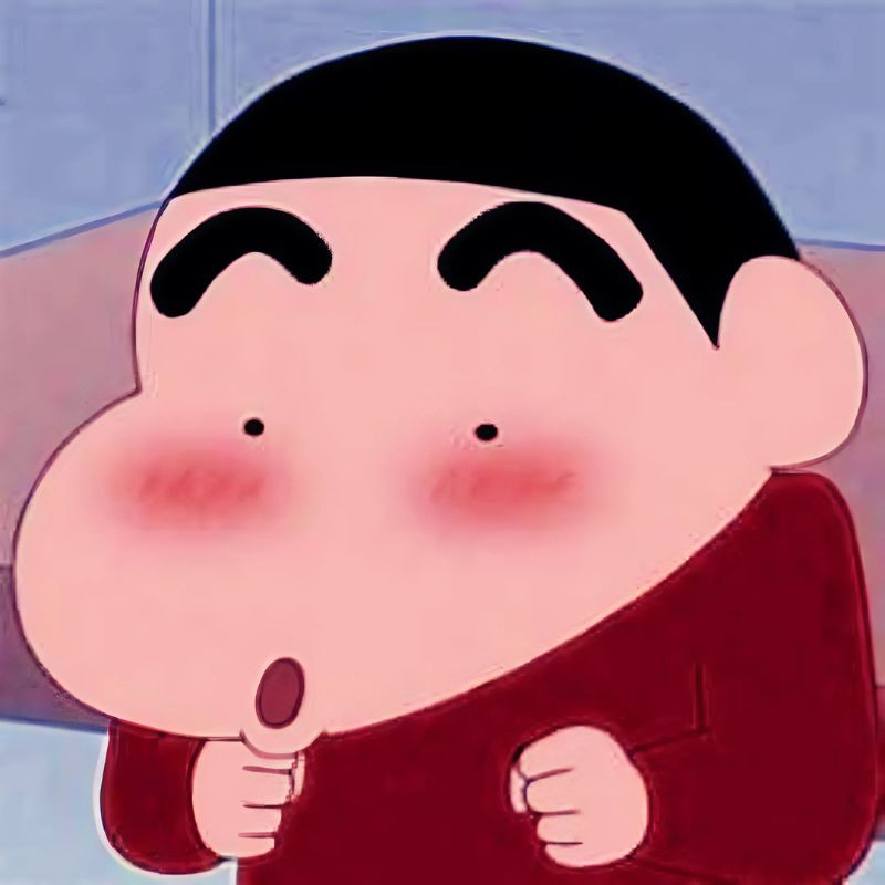 Shin đang bơi lội với biểu cảm thích thú, thể hiện sự năng động và hồn nhiên