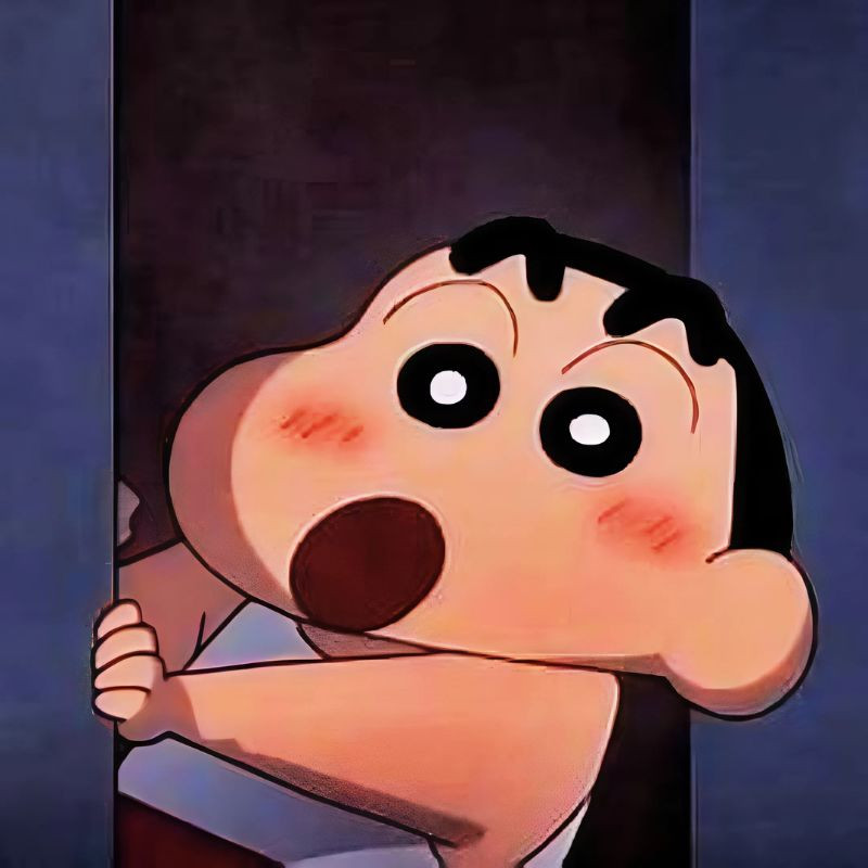Shin và bạn bè cùng đi cắm trại, vui đùa bên lửa trại