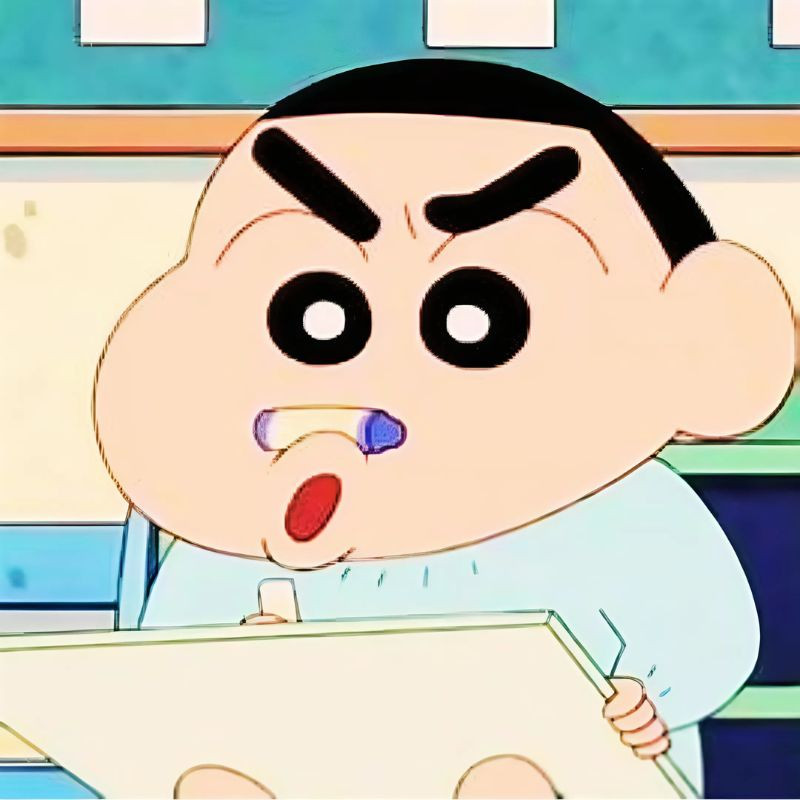 Cu Shin đang vẽ tranh với sự tập trung cao độ, dù kết quả có thể rất... Shin