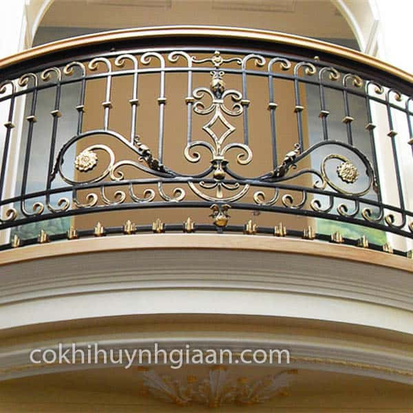 Lan can ban công biệt thự phong cách cổ điển sang trọng Mẫu 027