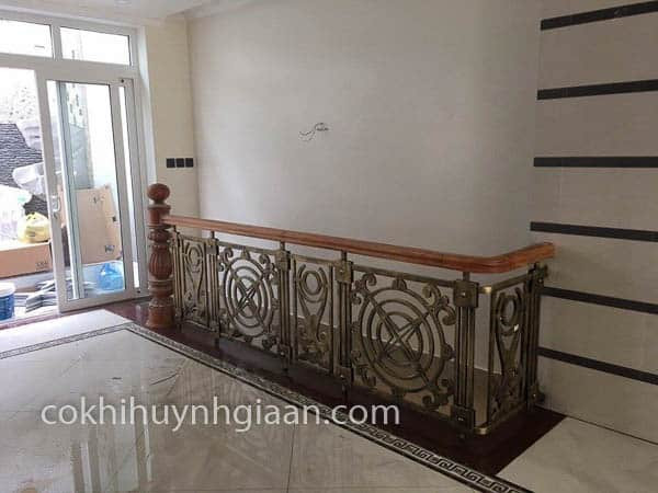 Mẫu lan can sắt cầu thang đẹp với họa tiết độc đáo 049