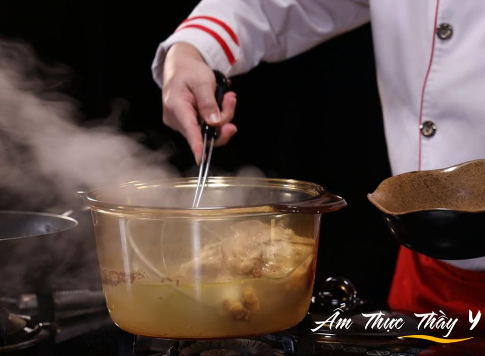 Các loại rau ăn kèm lẩu Thái như bắp chuối, rau nhúc, rau muống