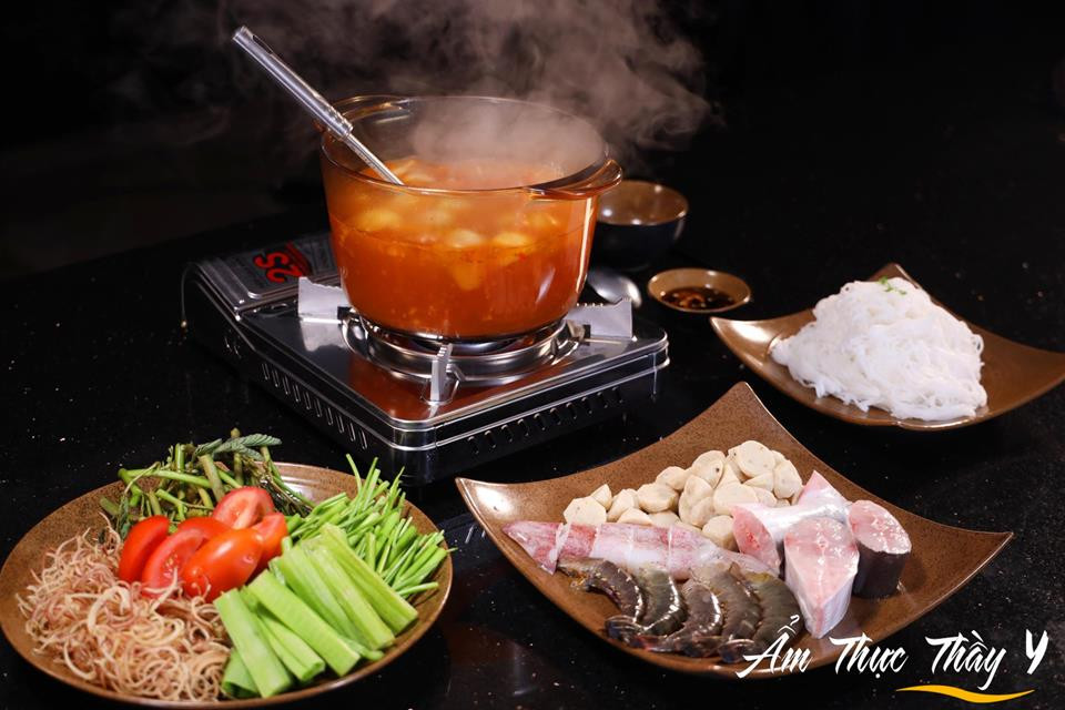 Bữa lẩu Thái hải sản thịnh soạn đã sẵn sàng để thưởng thức