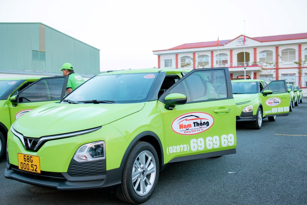 Taxi Nam Thắng với đội xe điện VinFast hiện đại, thân thiện môi trường