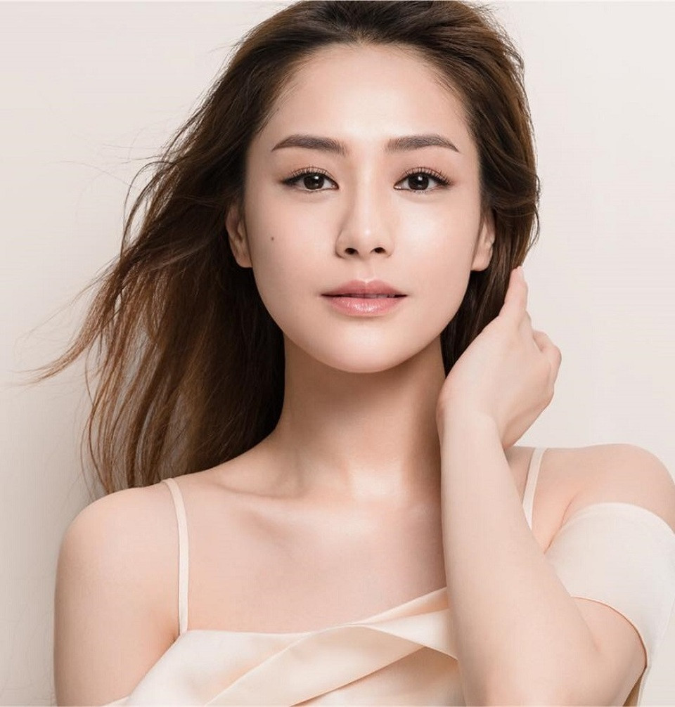 Chung Hân Đồng thời điểm scandal ảnh nóng gây chấn động.