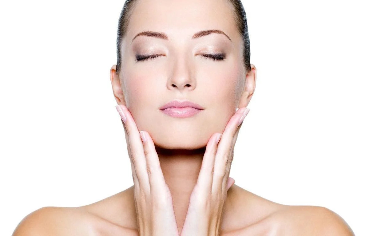 Hình ảnh minh họa đường pháp lệnh trên khuôn mặt, giúp phân biệt vị trí và đặc điểm các nếp gấp từ cánh mũi xuống khóe miệng.