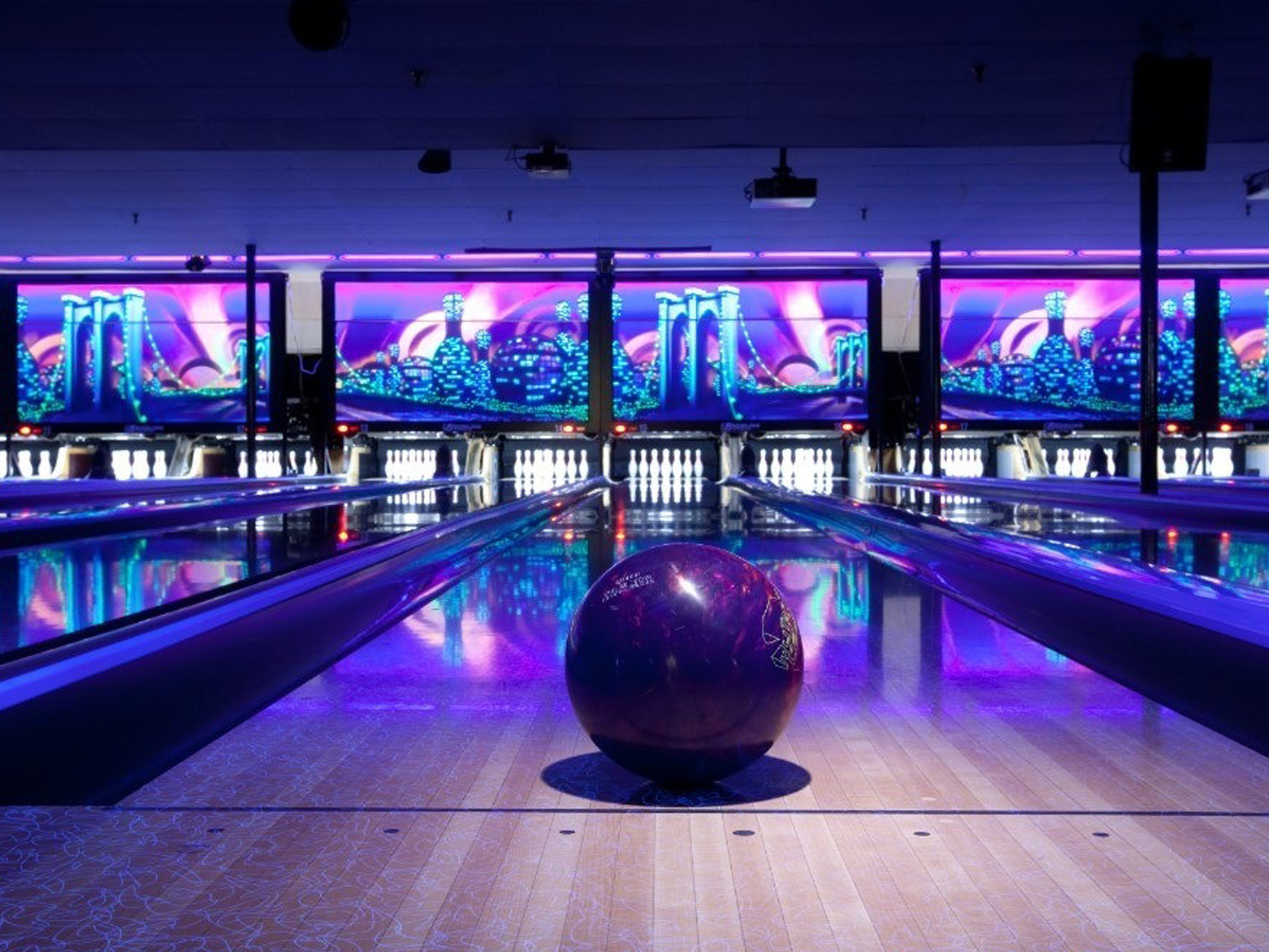 Khu chơi Bowling tại Royal City