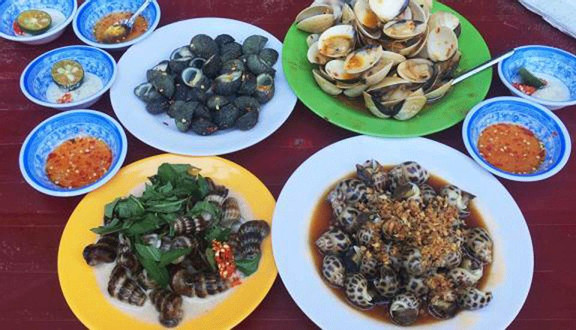 Ngon miệng với những món ăn hấp dẫn tại Ốc sinh viên