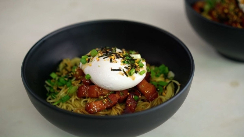Mì trộn Hảo Hảo thịt ba chỉ sốt miso đậm đà, thơm ngon hấp dẫn