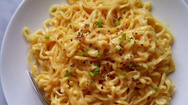 Mì trộn Hảo Hảo phô mai thơm béo, tạo cảm giác tan chảy đầy hấp dẫn
