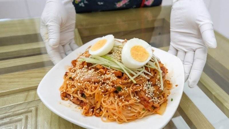 Mì trộn Hảo Hảo kim chi chua cay, mang đậm phong vị Hàn Quốc